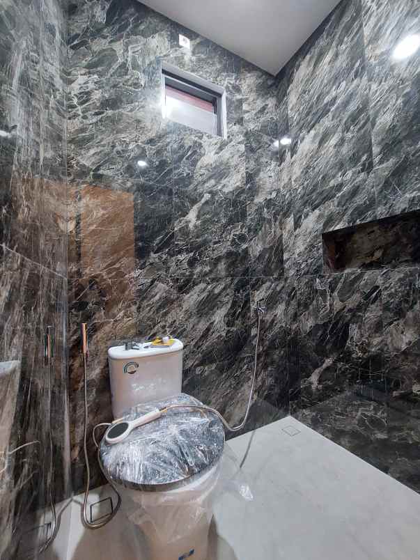 dijual rumah 800 meter pamella 7