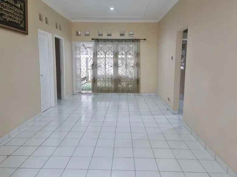 dijual rumah asri dan terawat di kencana loka bsd