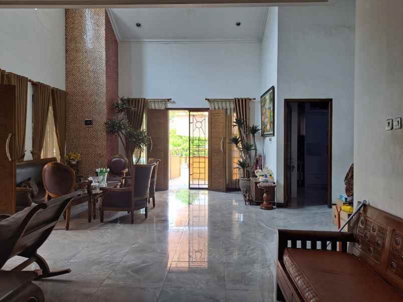 dijual rumah asri di boulevard harapan indah bekasi