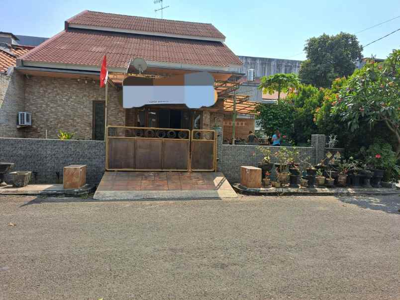 dijual rumah asri di boulevard harapan indah bekasi