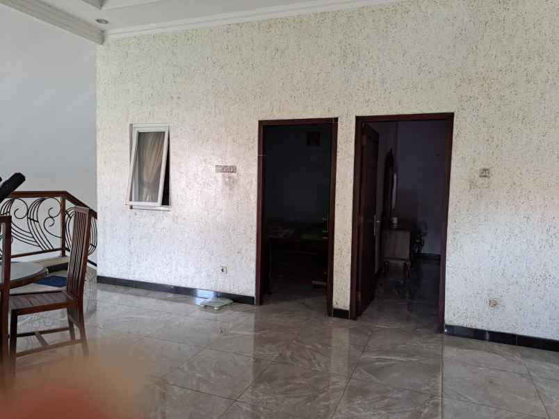 dijual rumah asri di boulevard harapan indah bekasi