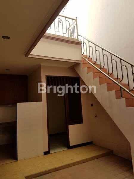 dijual rumah babatan panmtai