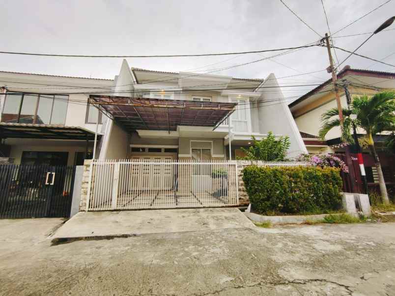 dijual rumah babatan pantai