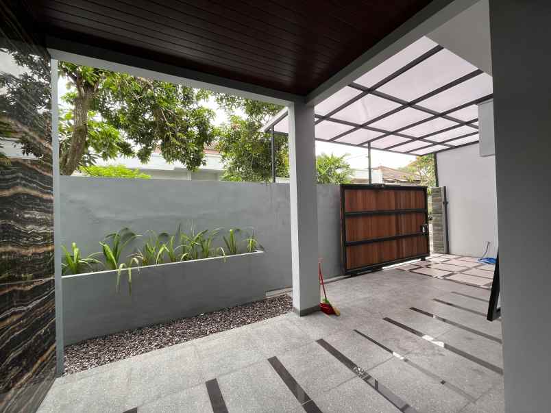 dijual rumah bagus di fajar indah solo