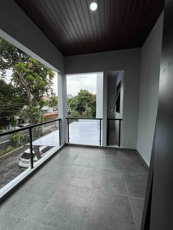 dijual rumah bagus di fajar indah solo