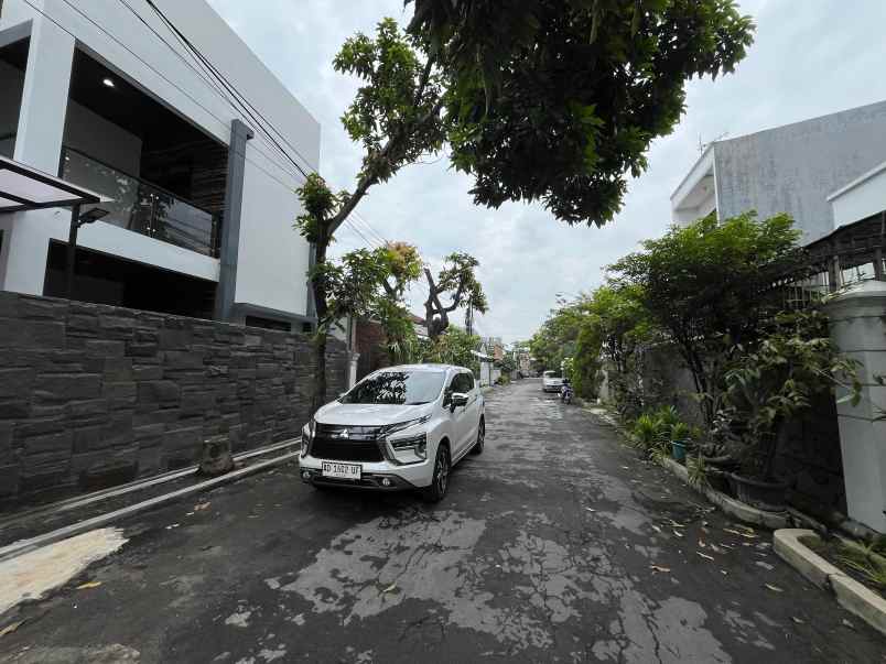 dijual rumah bagus di fajar indah solo
