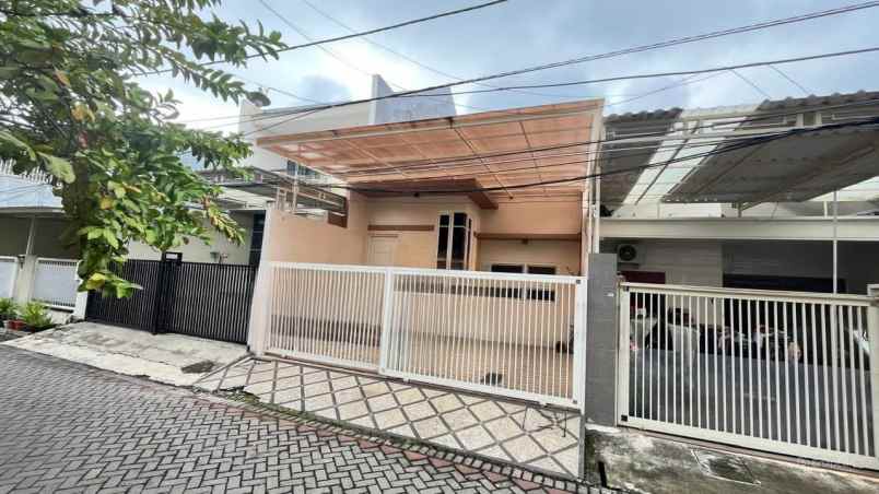 dijual rumah baru di darmo permai utara