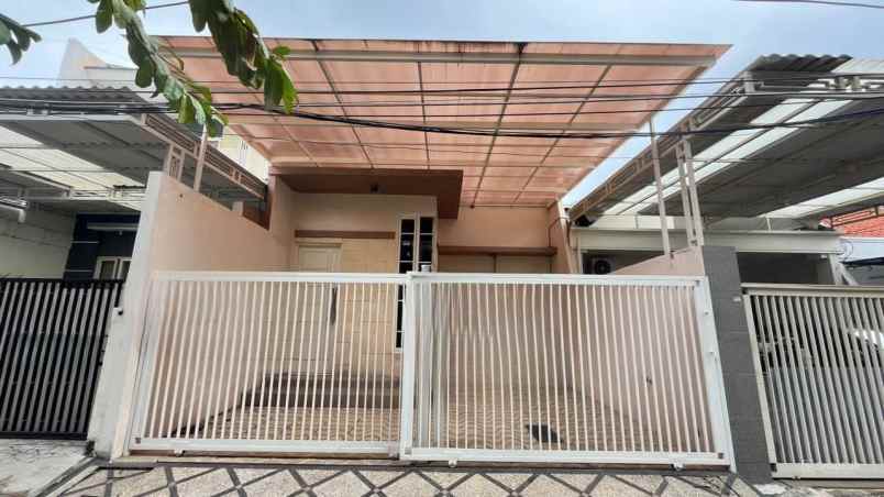 dijual rumah baru di darmo permai utara