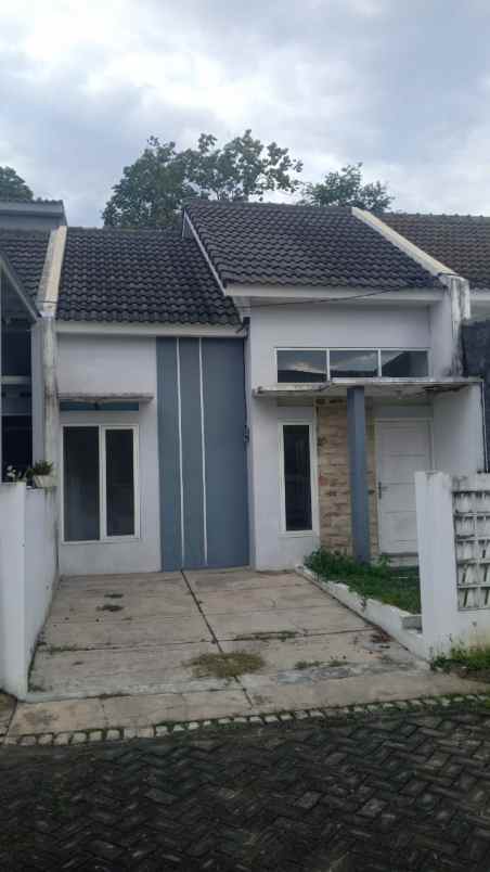dijual rumah baru ready di cemorokandang