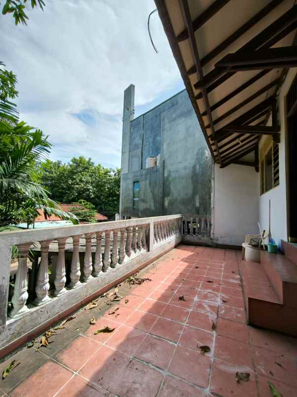 dijual rumah batu merah pejaten timur