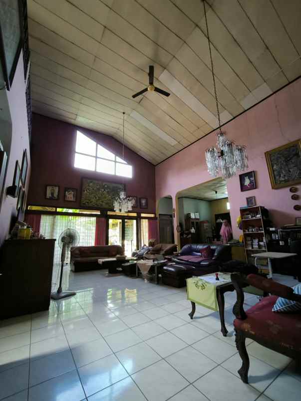 dijual rumah batu merah pejaten timur