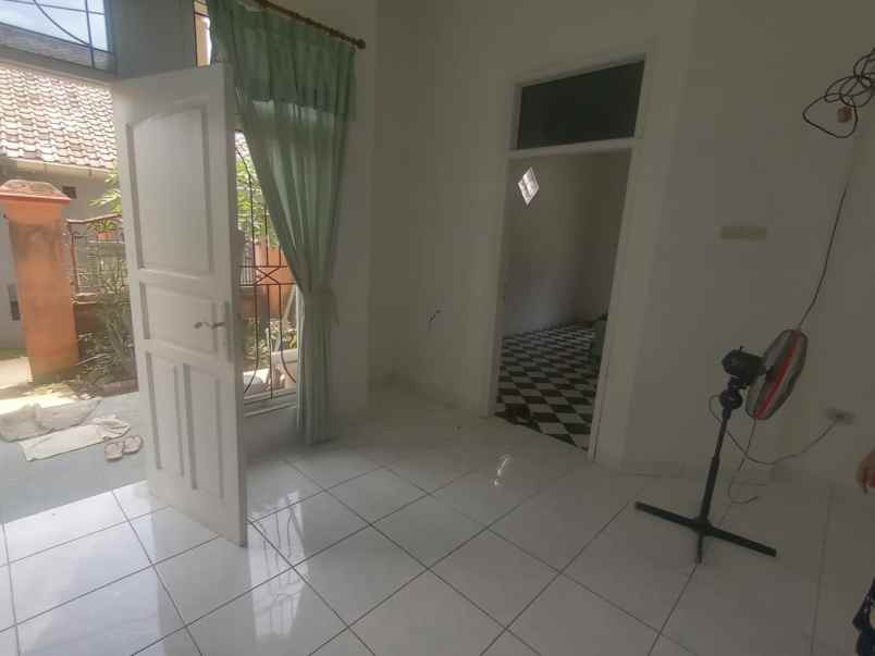 dijual rumah beji