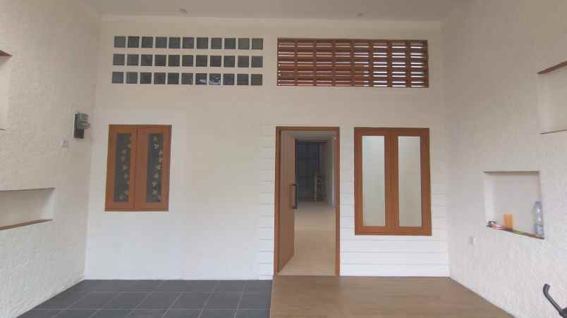 dijual rumah beji