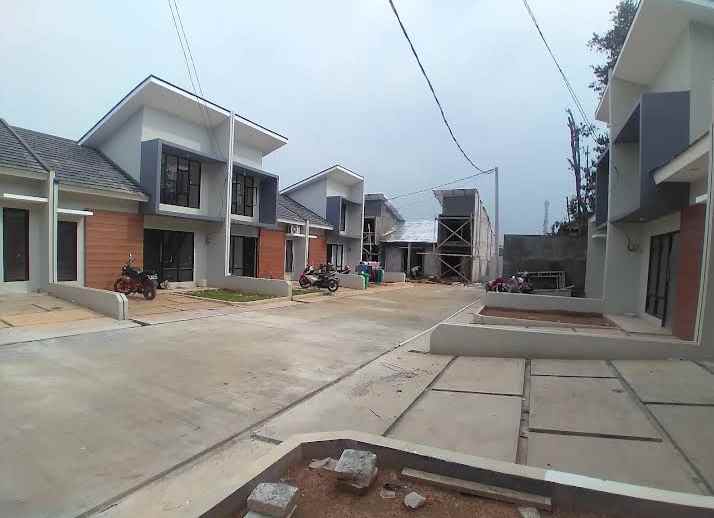 dijual rumah belakang kawasan mm2100