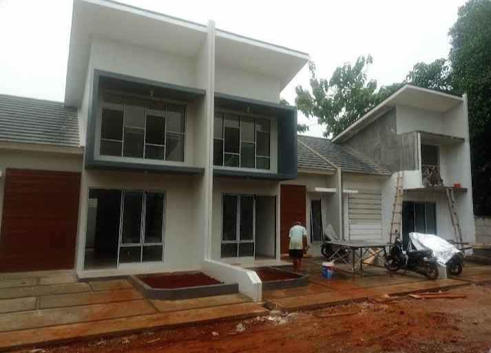 dijual rumah belakang kawasan mm2100