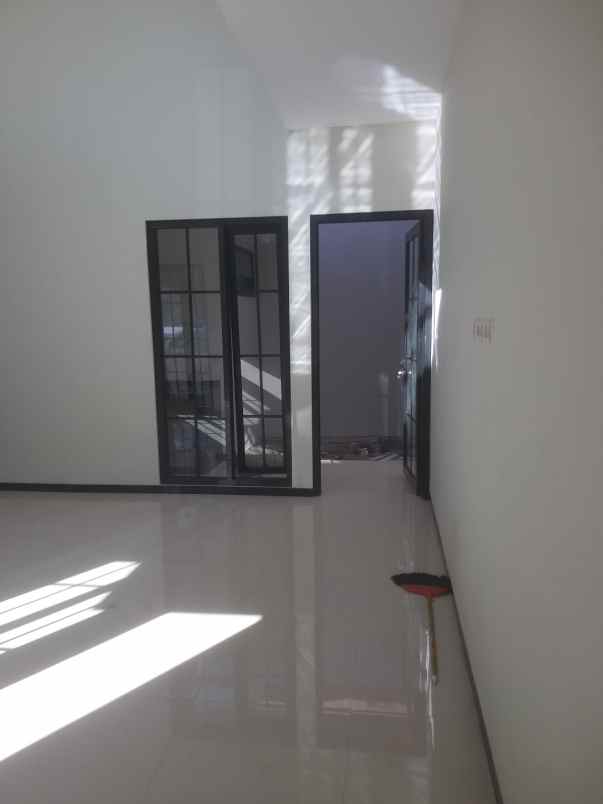 dijual rumah bukit cemara tidar