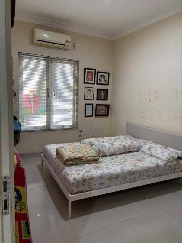 dijual rumah central park a yani regency