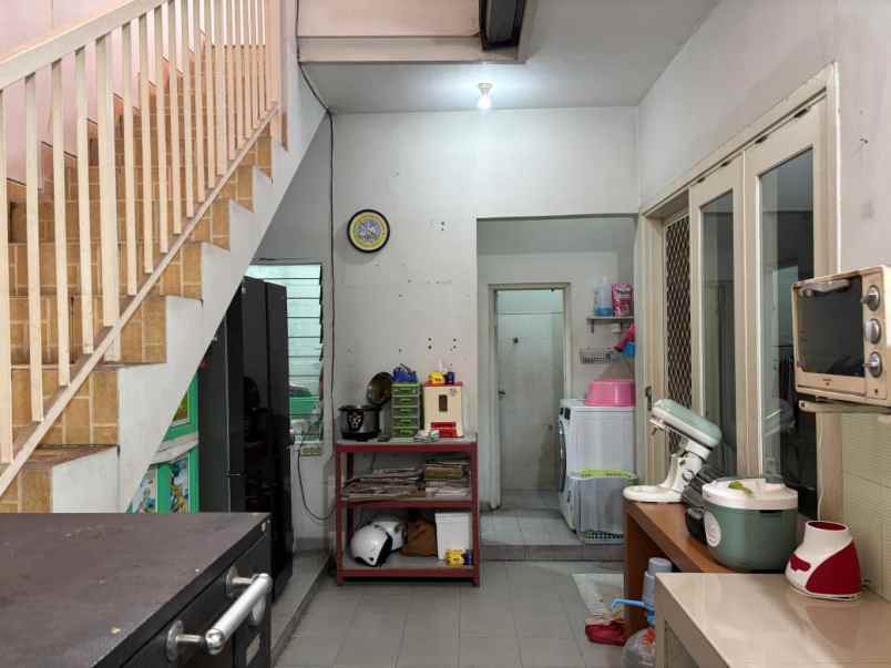 dijual rumah central park a yani regency