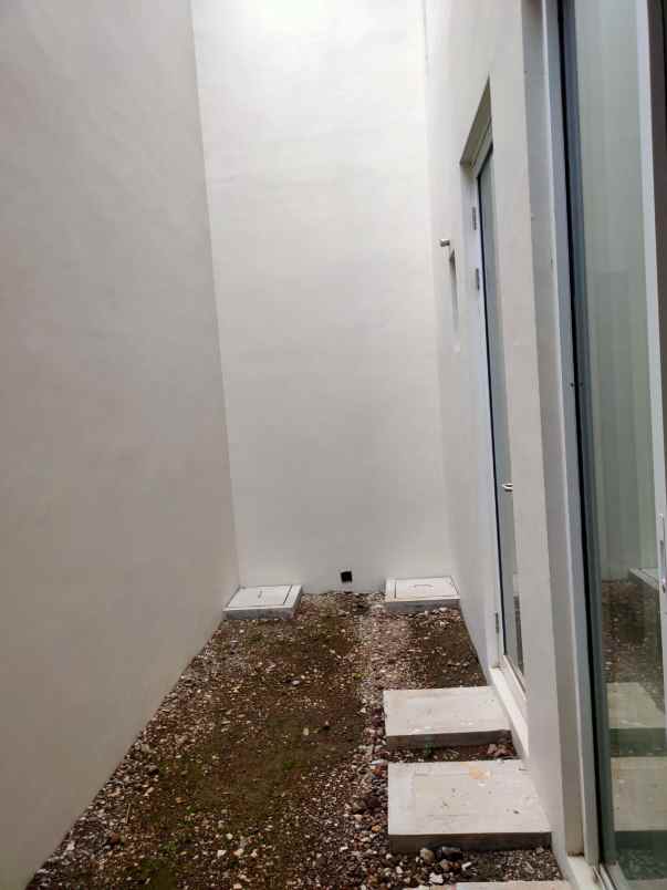 dijual rumah central park juanda