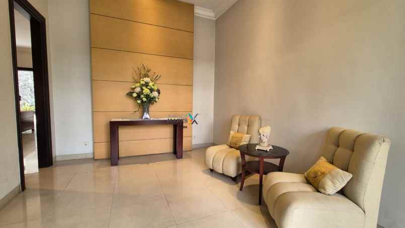 dijual rumah central park klampis regency