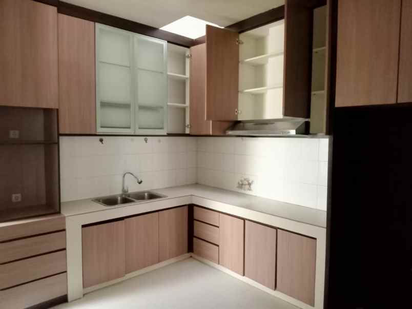 dijual rumah cideng timur
