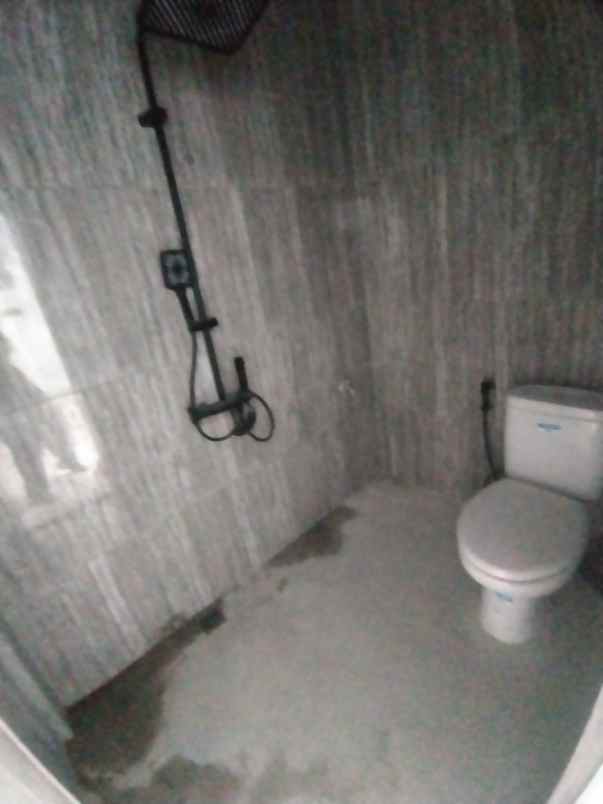 dijual rumah cipondoh makmur