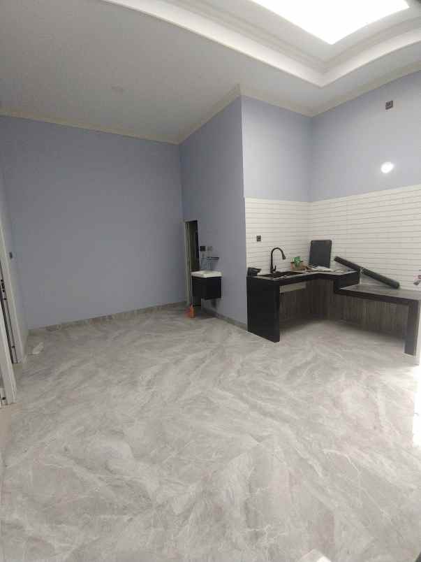 dijual rumah cipondoh makmur