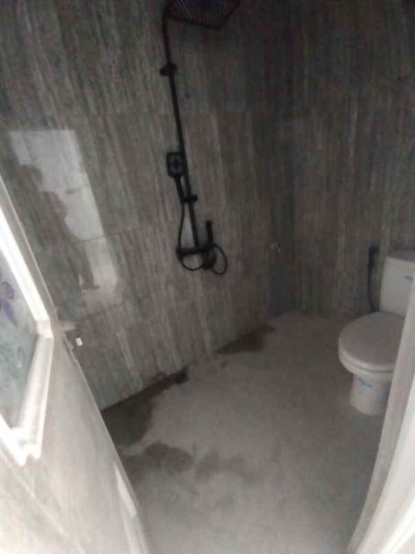 dijual rumah cipondoh makmur