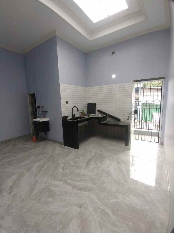 dijual rumah cipondoh makmur