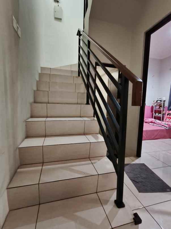 dijual rumah cluster burgundy