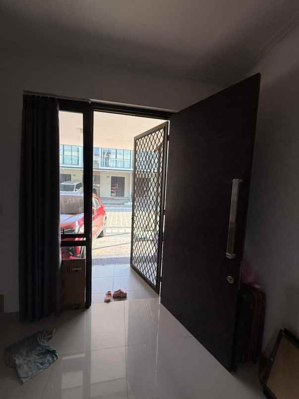 dijual rumah cluster california pik 2