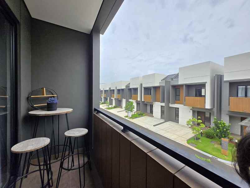 dijual rumah cluster regia summarecon