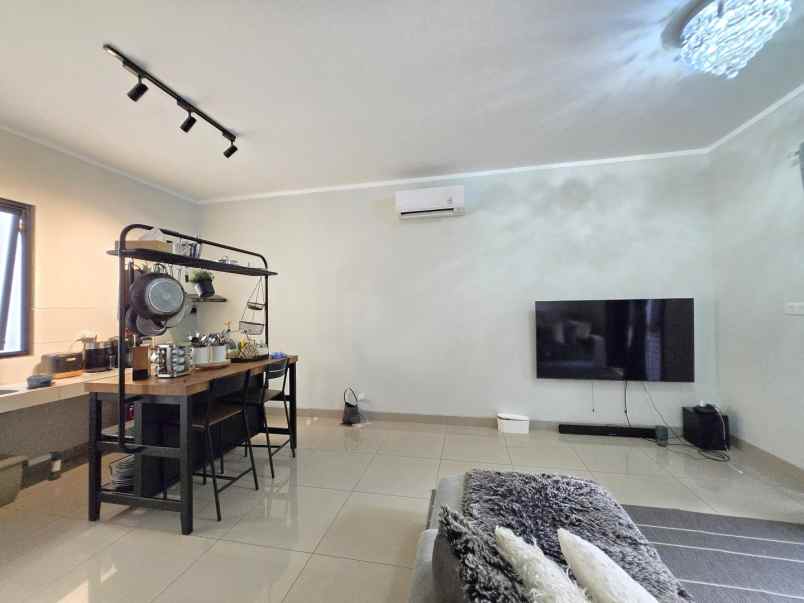 dijual rumah cluster regia summarecon