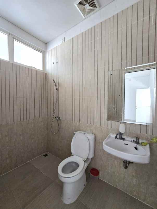 dijual rumah cluster victoria metland