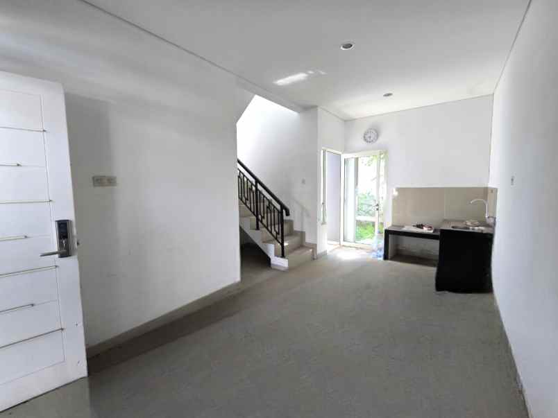 dijual rumah cluster victoria metland