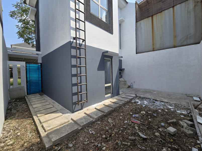 dijual rumah cluster victoria metland