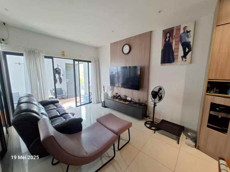 dijual rumah cluster wisteria jakarta