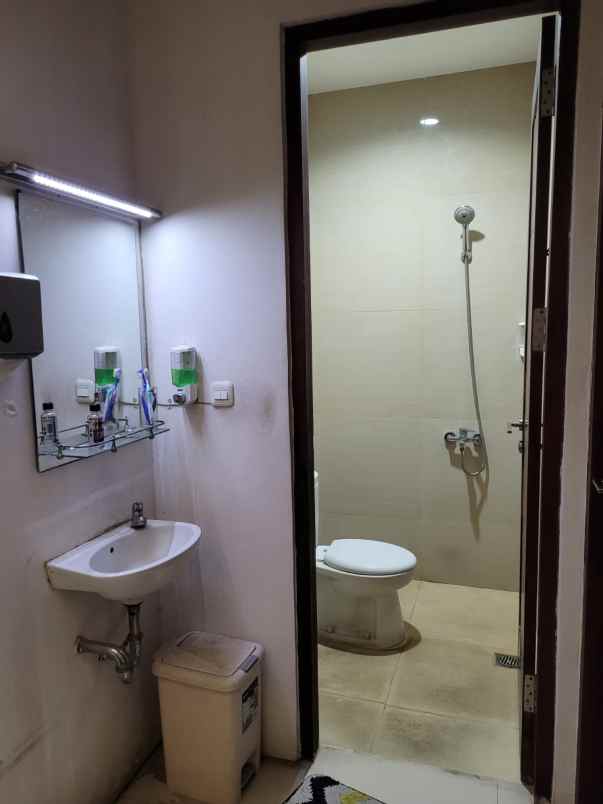 dijual rumah dakota gunung batu