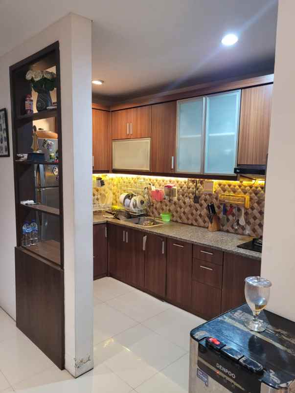 dijual rumah dakota gunung batu