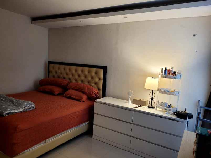 dijual rumah dakota gunung batu