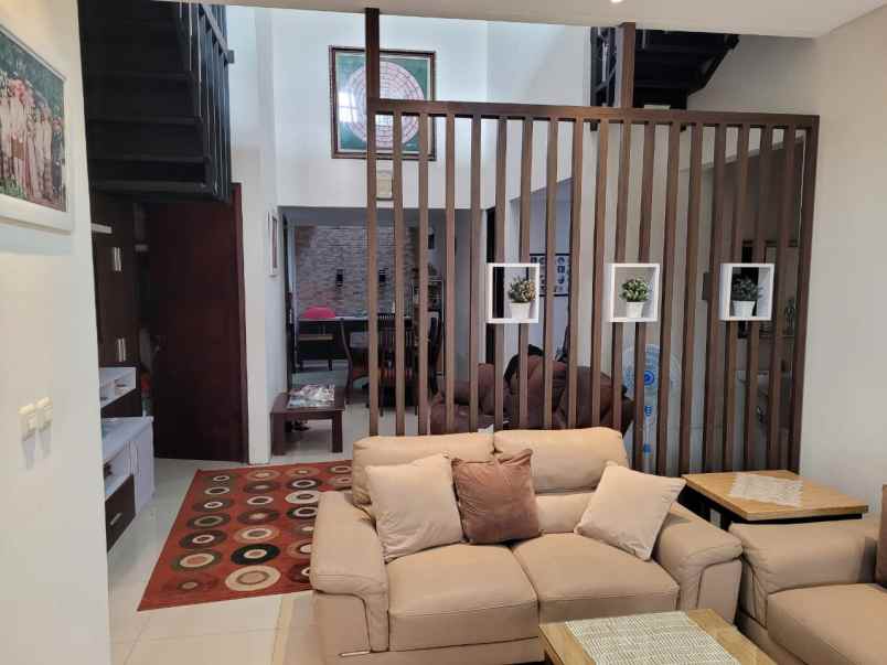 dijual rumah dakota gunung batu