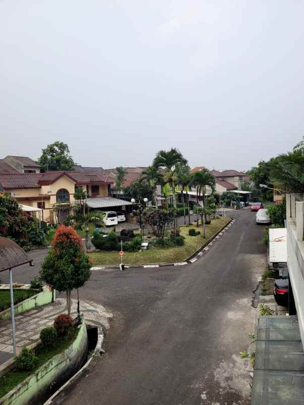 dijual rumah dakota gunung batu