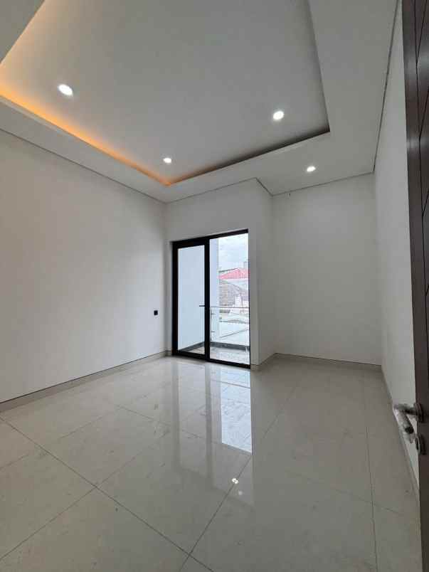 dijual rumah darmo permai