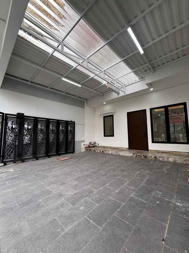 dijual rumah darmo permai