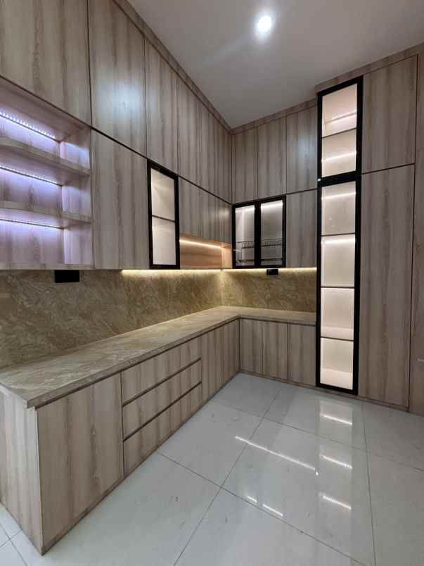 dijual rumah darmo permai