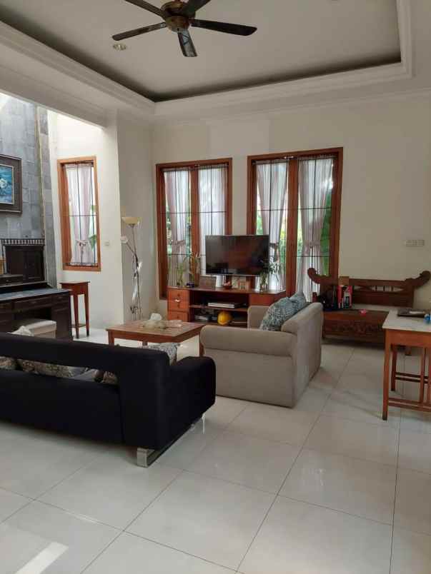 dijual rumah delman indah kebayoran