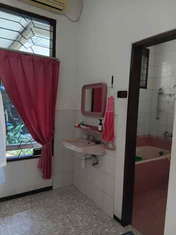 dijual rumah dharmahusada indah timur