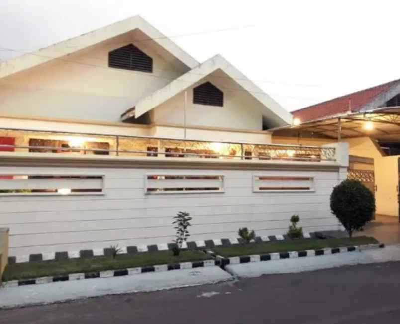 dijual rumah dharmahusada indah utara