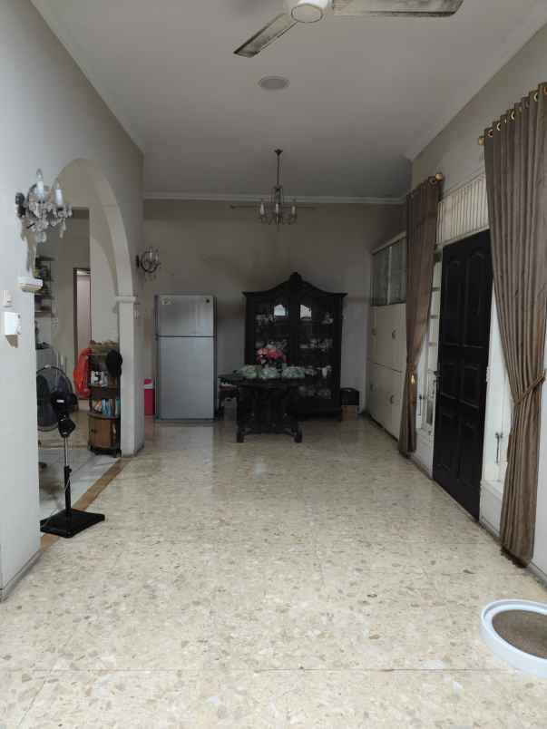 dijual rumah di boulevard villa melati mas