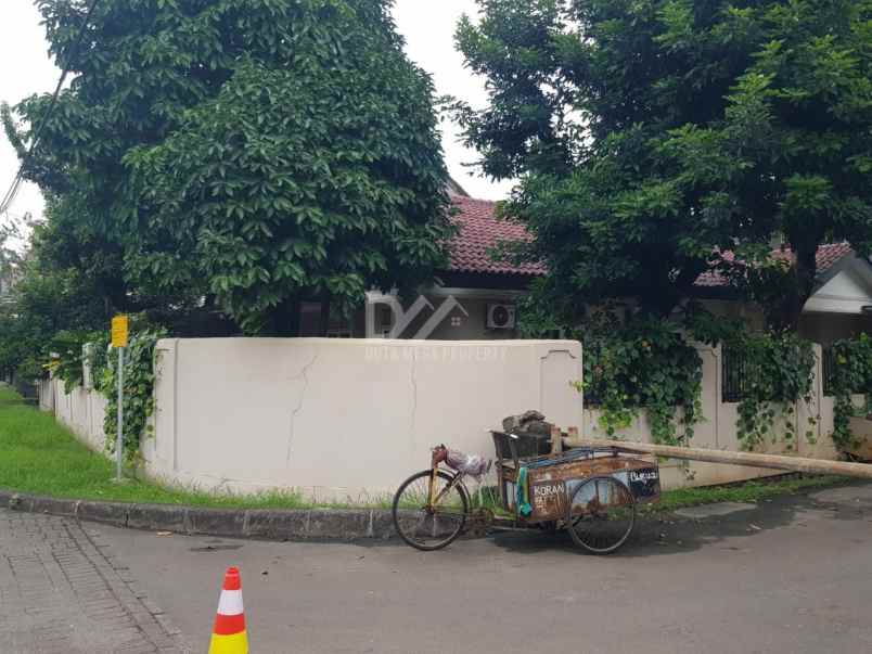 dijual rumah di boulevard villa melati mas